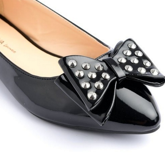 NIB STUDDED BOW FLATS - Picture 3 of 3